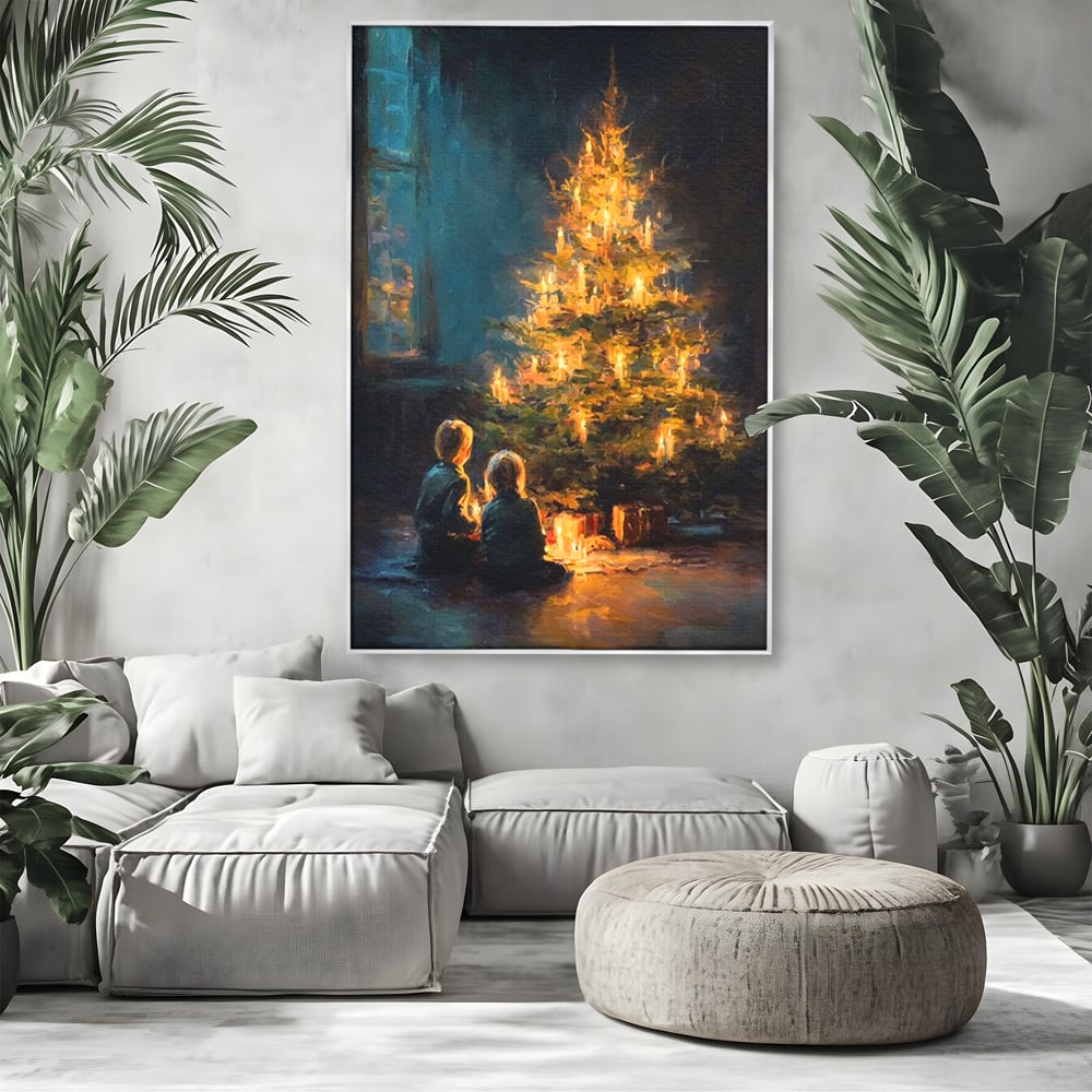 Tablou canvas cu pictura copii brad de craciun, in rama de aluminiu argintiu, pe perete intr-un living